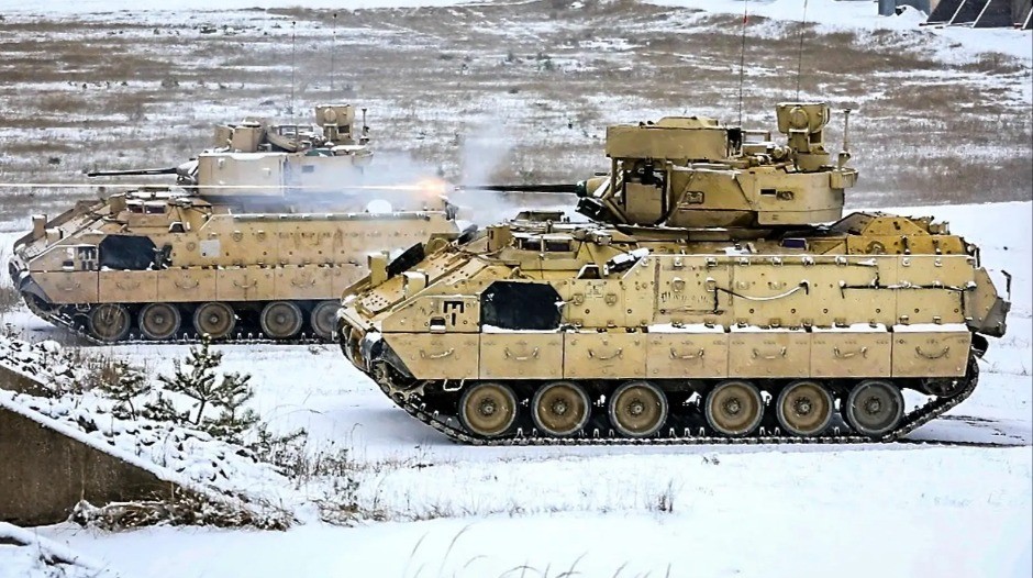 Demonstracija sile u Poljskoj: Američki „Bredliji“ sa bojevom municijom 60 km od ruske granice