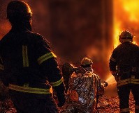 EKSPLOZIJE I PLAVA SVJETLA ZA UZBUNU U KIJEVU: Gori „Rošen“ u vlasništvu Petra Porošenka