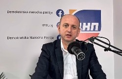 KNEŽEVIĆ APELUJE NA INSTITUCIJE: „Zabranite Saši Mujoviću teretanu, potreban mu je ljekar, ne vlast!“
