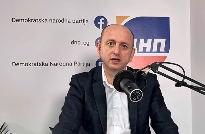 KNEŽEVIĆ APELUJE NA INSTITUCIJE: „Zabranite Saši Mujoviću teretanu, potreban mu je ljekar, ne vlast!“