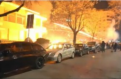 NEREDI U TIRANI! Protesti protiv Edija Rame eskalirali, zapaljena vila Envera Hodže