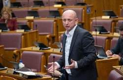 „NIŠTA SE NIJE PROMIJENILO OD 2020“: Knežević tvrdi da je odluka Ustavnog suda donijeta po nalogu PES-a