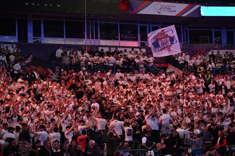 BEOGRADSKA ARENA KAO KOŠNICA: Desetine hiljada ljudi na veličanstvenom skupu Srpske napredne stranke