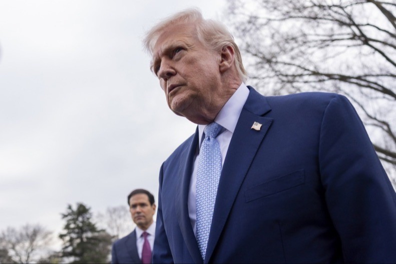 TRAMP PRED DVIJE KATASTROFE: Povlačenje ili rat bez kraja