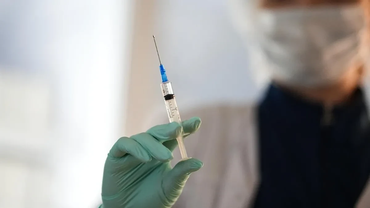 Rusija prvi put primjenila mRNK vakcinu protiv raka: Novo poglavlje u onkologiji