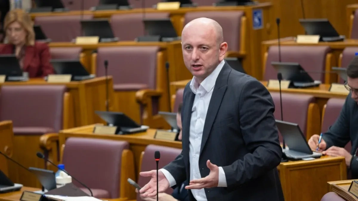 Afera oko proslave nezavisnosti: Knežević prozvao Vladu zbog sporne dodjele novca