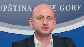 Knežević: Koncesija za aerodrome vodi u pogibiju Crne Gore