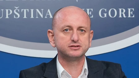 Knežević: Koncesija za aerodrome vodi u pogibiju Crne Gore