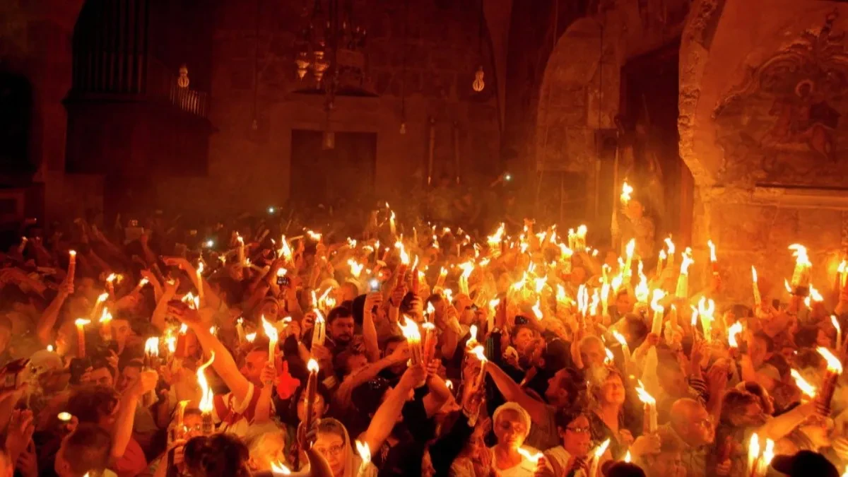 Patrijarh Porfirije blagoslovio dolazak: Sveti oganj stiže u srpsku prijestonicu