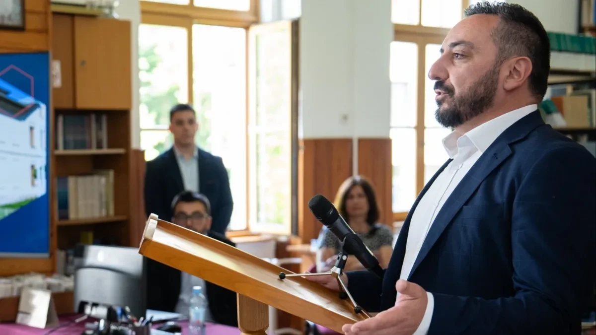 PLJEVALJSKI STRUNJOTRES: Mijo Lekić „blickrigom” čuva fotelju, Strunjaš juri utješnu nagradu