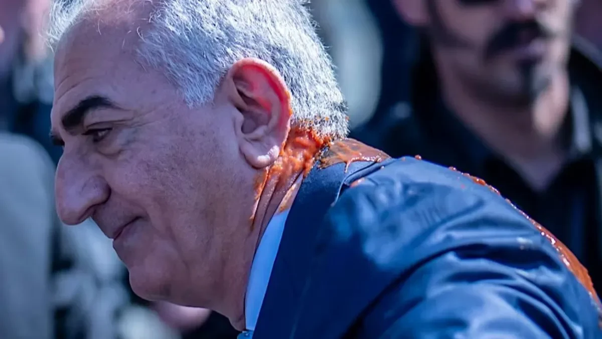 Napad u Berlinu: Rezu Pahlavija polili sokom od paradajza