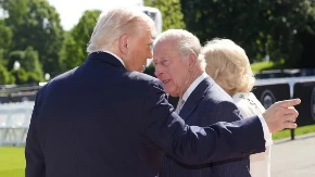 Čitačica sa usana otkrila šta su Tramp i Čarls III govorili na travnjaku Bijele kuće