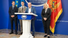 Trobojka u Skupštini: DNP traži status narodne zastave