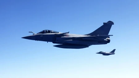 Rafali raspoređeni 130 km od Rusije