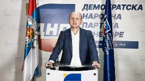 Knežević: Mujović je došao iz DPS-a, a danas ga brane kadrovi bivše vlasti