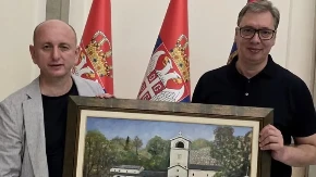Knežević uručio Vučiću sliku Cetinjskog manastira u ime Srba sa Cetinja