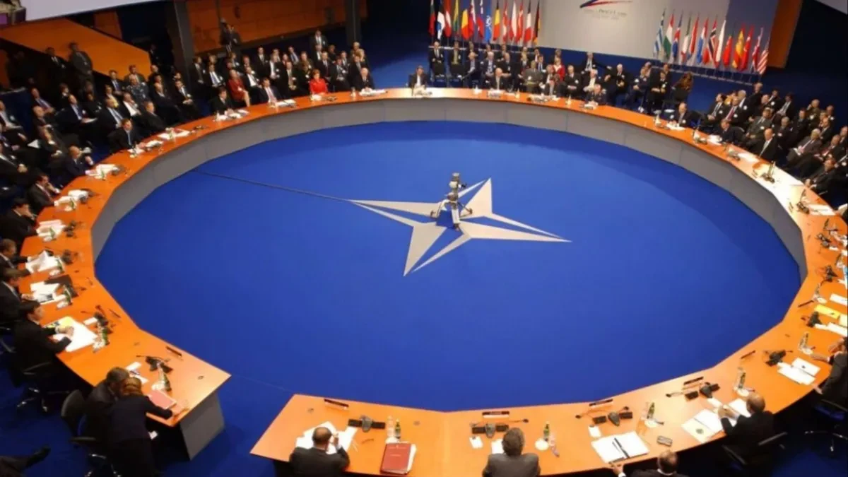 NATO parlamentarci traže bržu isporuku oružja Ukrajini i udare po Rusiji