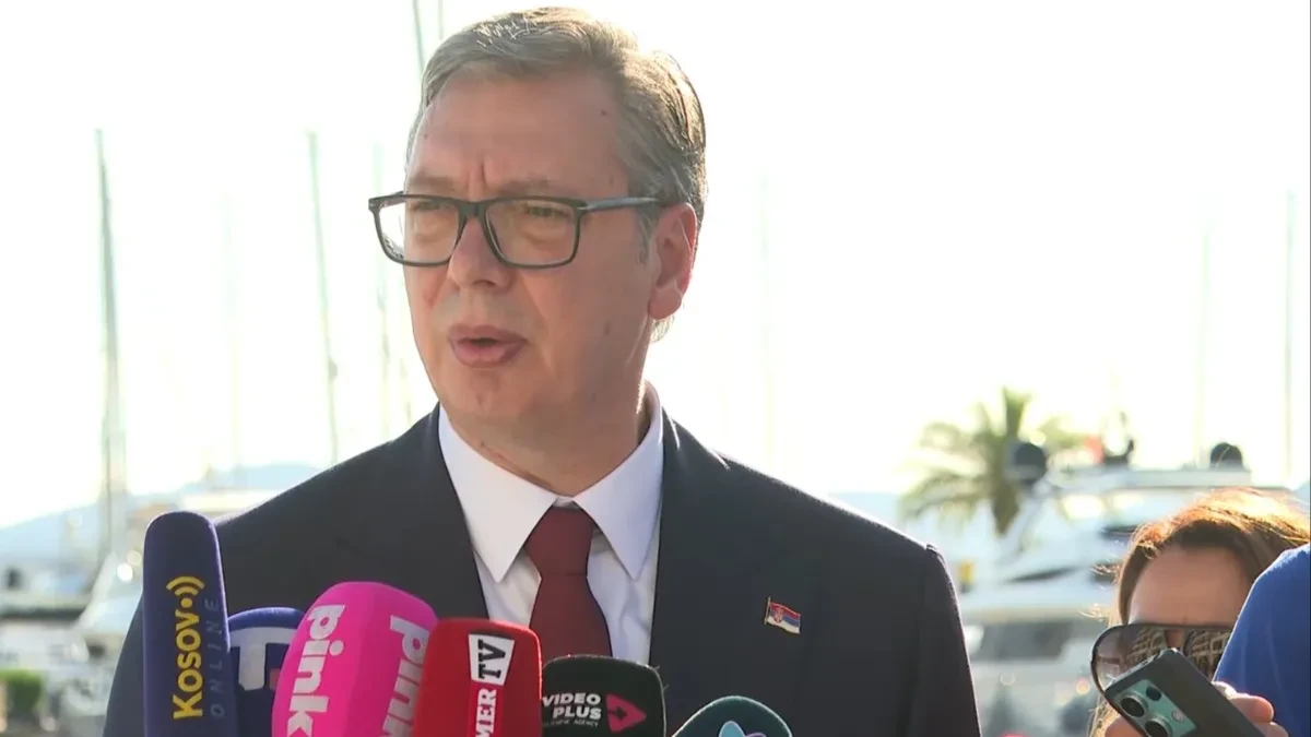 Vučić u Tivtu: Srbija želi bratske odnose sa Crnom Gorom, ali ne prihvata laži o 1918.