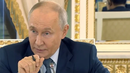 Putin želi mir, ali Rusiju sprema za nastavak rata