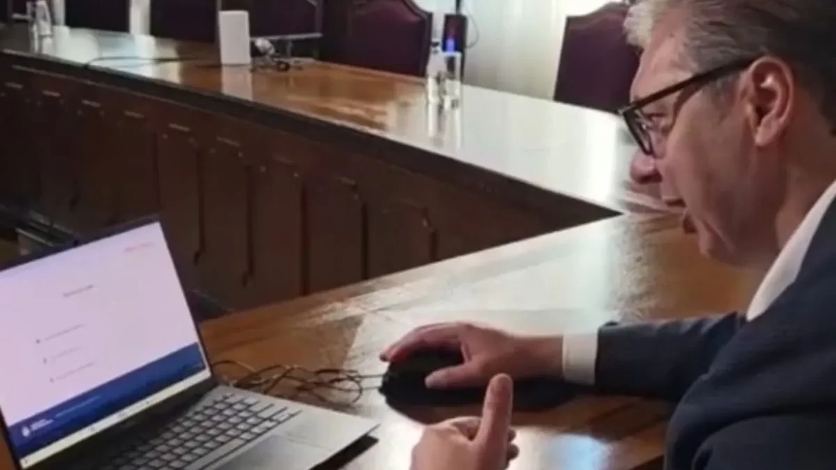 Vučić predstavio platformu za prijavu bahatih funkcionera