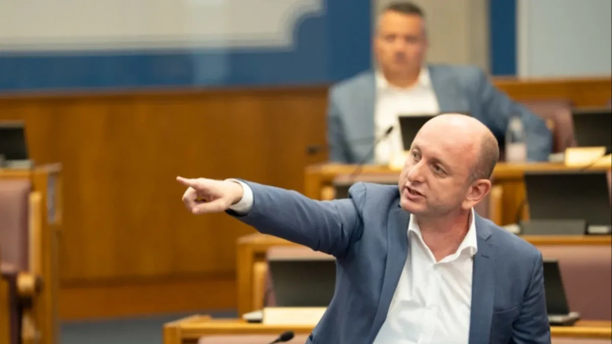Knežević: Zabrane Srbima su demokratske tekovine, a reciprocitet Srbije napad na novinarstvo