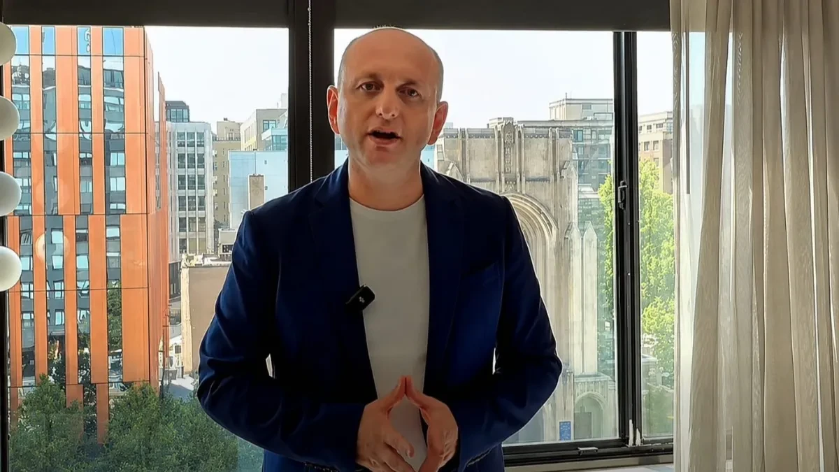 Knežević iz Vašingtona: Rekonstrukcija Vlade je politička trgovina i podjela plijena