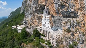 Potpisi su stavljeni, Ostrog je ugrožen: Solarna elektrana na putu ka Ostrogu, milion kvadrata industrijske zone pred svetinjom