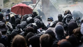 Haos u Italiji: Molotovljevi kokteli, zapaljena vozila i desetine povrijeđenih policajaca