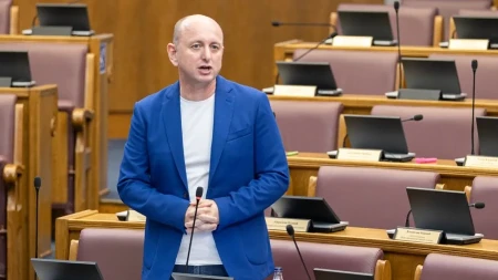 Knežević: Istopolni partneri dobijaju prava, a 300.000 Srba ostaje bez državljanstva