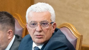 Ustavne promjene bez srpskog jezika kapitulacija Andrije Mandića pred Milovim nasljeđem
