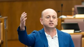 DNP usamljen u odbrani srpskog jezika u Skupštini