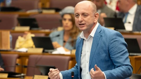 Prijetnja da će Milan Knežević biti pretučen do smrti kvalifikovana kao uvreda
