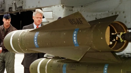 Klinton ušao u devetu deceniju: U Srbiji i Crnoj Gori ostao simbol zločinačke NATO agresije 1999.