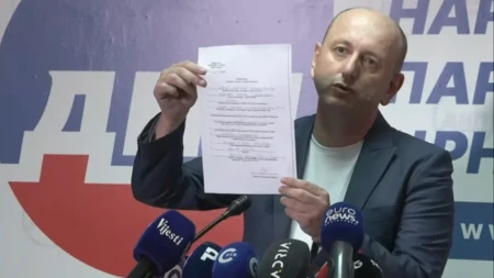 Knežević pokazao tri dokumenta: Spajić na sopstveni zahtjev u rezervnom sastavu Vojske Srbije
