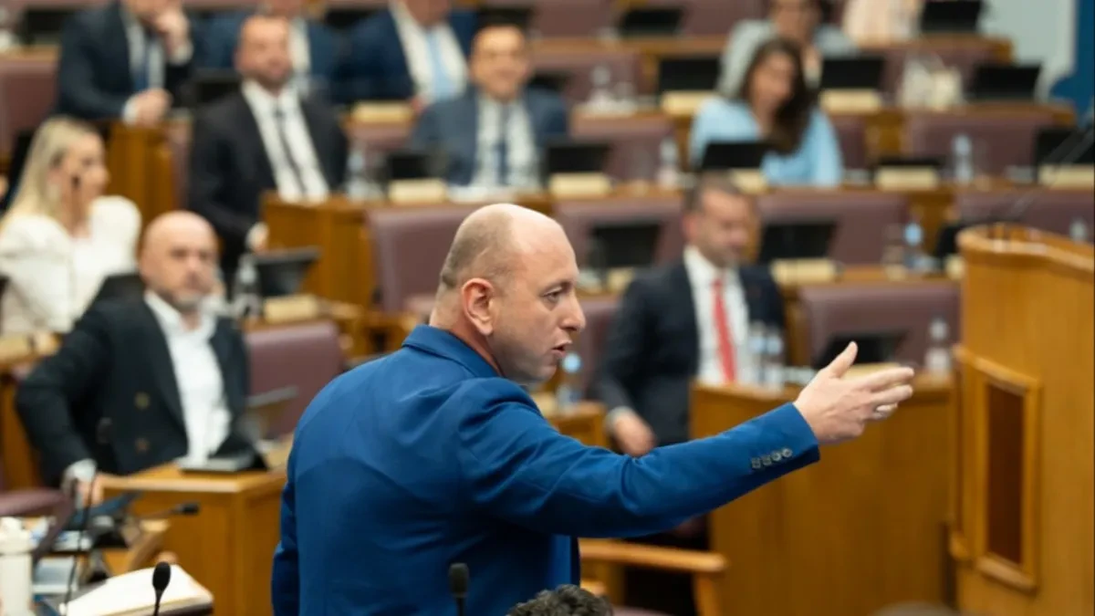 Knežević: Sa Mandićem se razilazim oko načina borbe za prava Srba