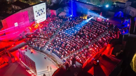 Stevan Katić zaustavio politizaciju festivala i napad na Srbiju, Milojko Spajić izostao sa otvaranja
