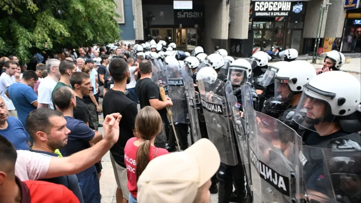 Blokadersko divljanje u Užicu: Kamenice, prijetnje i psovke na policijski kordon