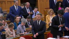 Mađarski parlament ukinuo imunitet Peteru Mađaru