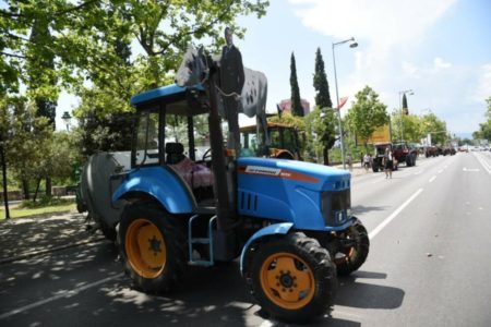PROTEST POLJOPRIVREDNIKA: Treći put traktorima ispred Skupštine!