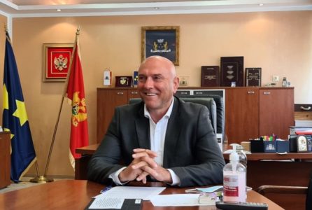 CAREVIĆ PORUČIO: Crna Gora mora da vrati Sveti Stefan Karađorđevićima