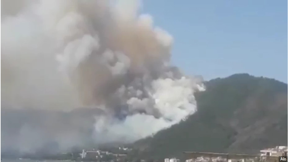 POŽARI ŠIROM SVIJETA NE MIRUJU Na Peleponezu evakuisani mještani četiri sela, mobilisano 95 vatrogasaca