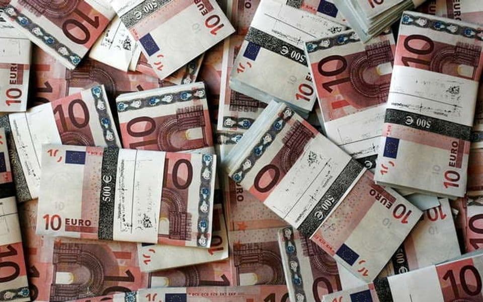 PORAŽAVAJĆI PODACI Svaki stanovnik Crne Gore zadužen 2.241 euro