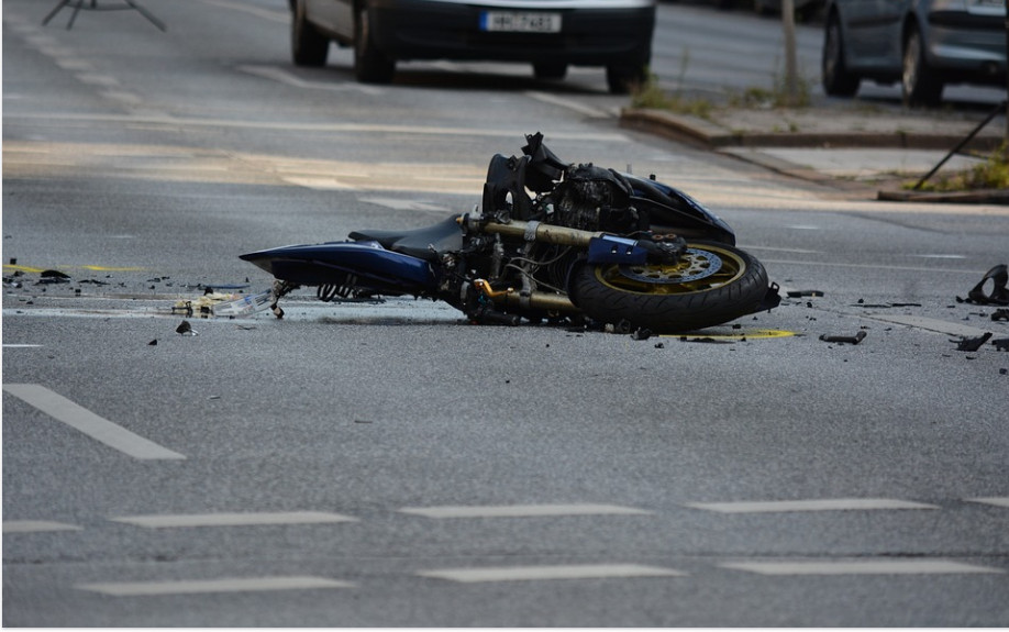 HERCEG NOVI: Udes taksija i motocikla, stradao mladić