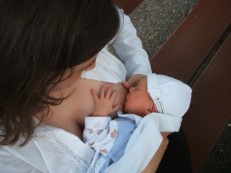 UNICEF i SZO PREPORUČUJU Dojenje-najbolji početak života