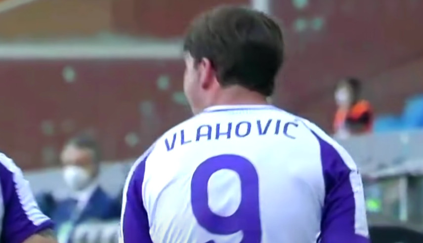 RAZLIKA OD 20 MILIONA EURA Vlahović je zadovoljan uslovima, a njegov agent ne odustaje od zacrtane cifre!
