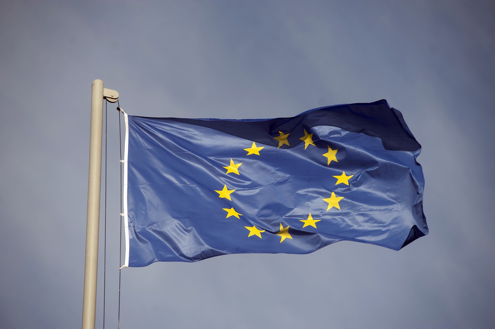 POSTIGNUT ISTORIJSKI DOGOVOR U BRISELU: EU zvanično zabranjuje prodaju benzinaca i dizelaša