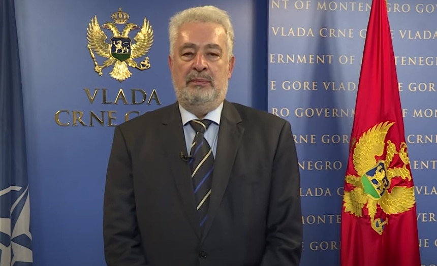 SMIJENJENI MINISTAR SE UŽIVIO U ULOGU: Božović nije ambasador, Beograd kriv za loše odnose sa Crnom Gorom!
