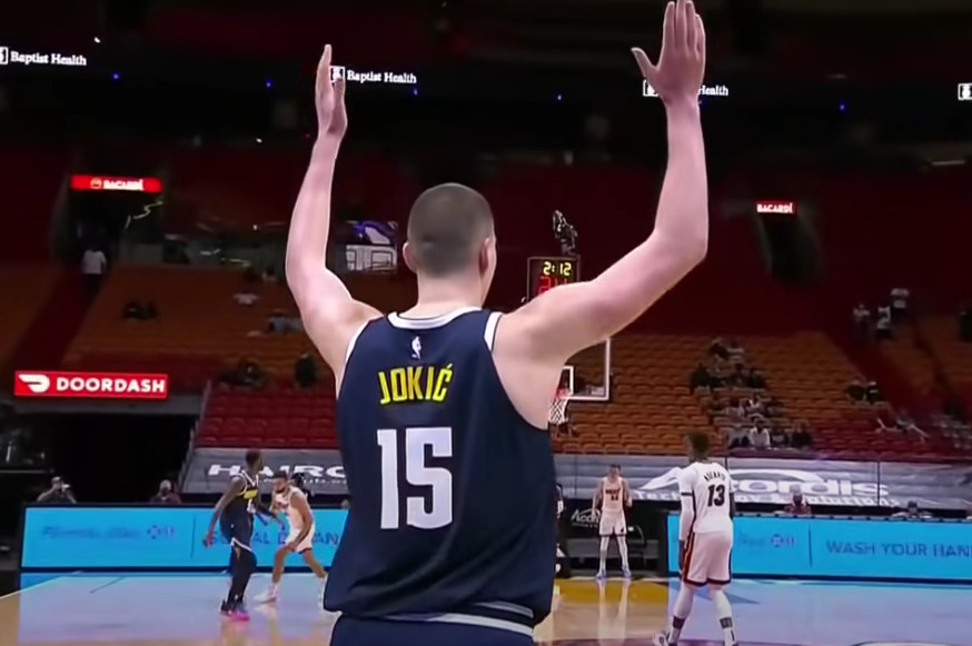 NE PRESTAJE DA ODUŠEVLJAVA Ljubitelji košarke uživaju u Jokićevim asistencijama (VIDEO)