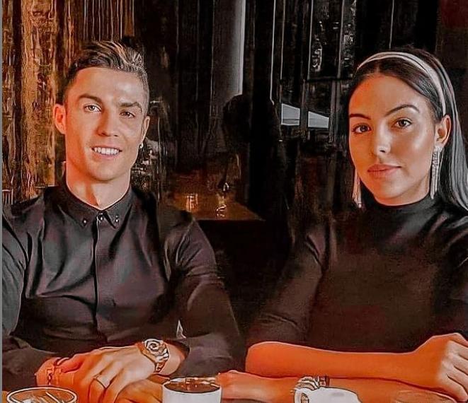 SLIKALA SE U SPAVAĆOJ SOBI: Ronaldova supruga maksimalno otkrila obline i dekolte FOTO