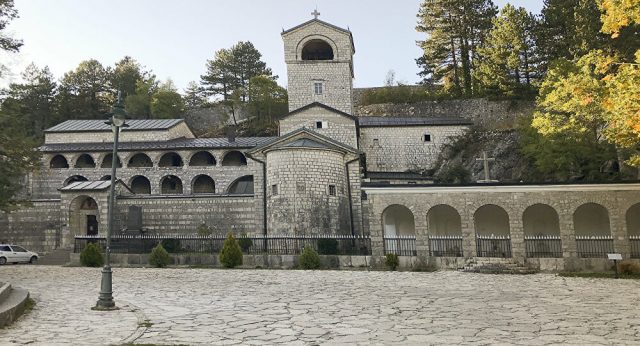 ODBIJEN ZAHTJEV DA SE CETINJSKI MANASTIR UPIŠE NA MCP: Uprava za katastar i državnu imovinu otima svetinje Srpske pravoslavne crkve